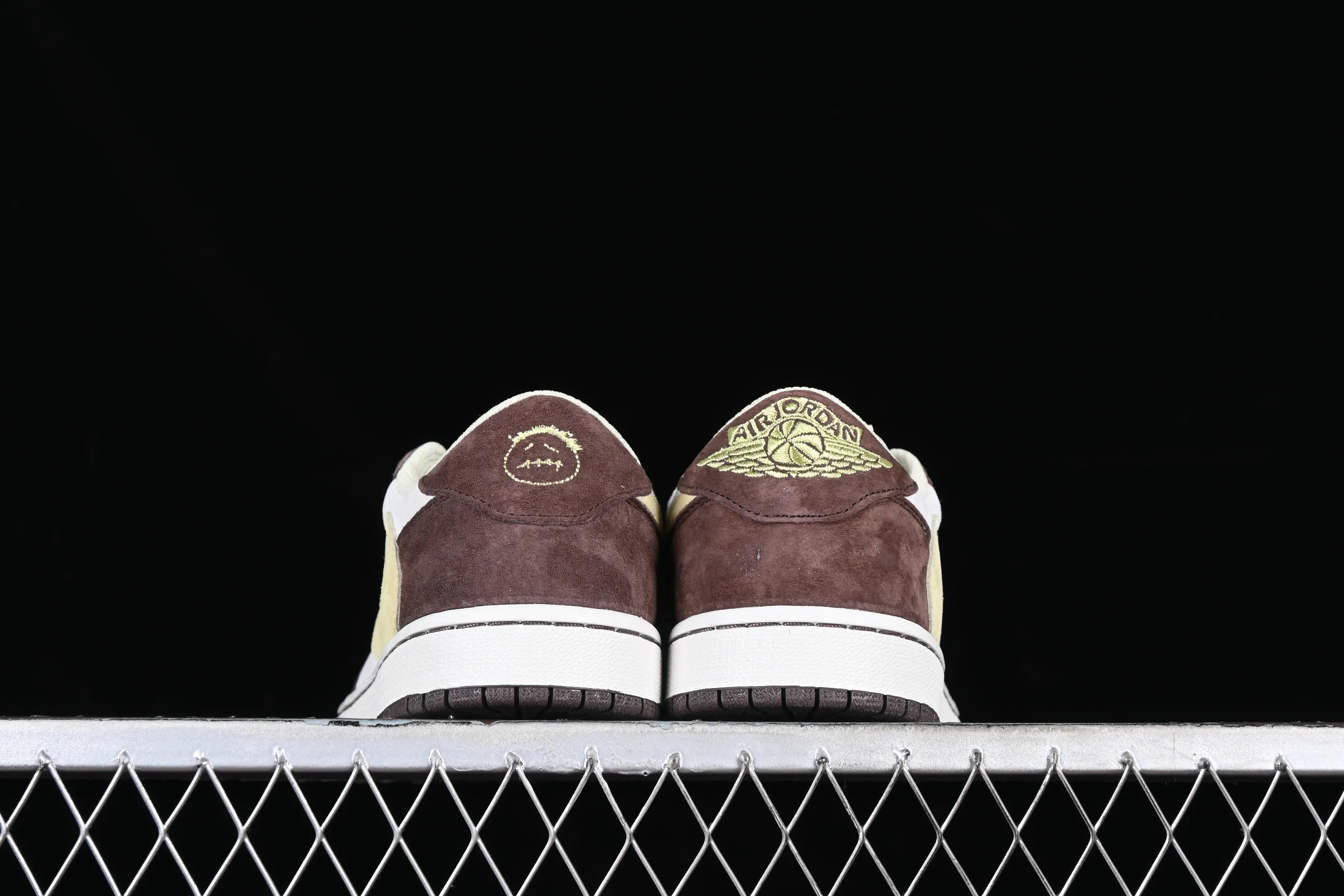 All Categories Air Jordan Jordan Series Basketball Shoes Air Jordan 1 Low Travis Scott x Air Jordan 1 Low OG AJ1 Joe 1 Reversed Overhook Joint Style Casual Sports Basketball Shoes DM7866-810